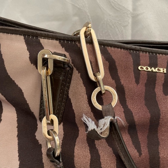 Coach animal print tote - Picture 2 of 6